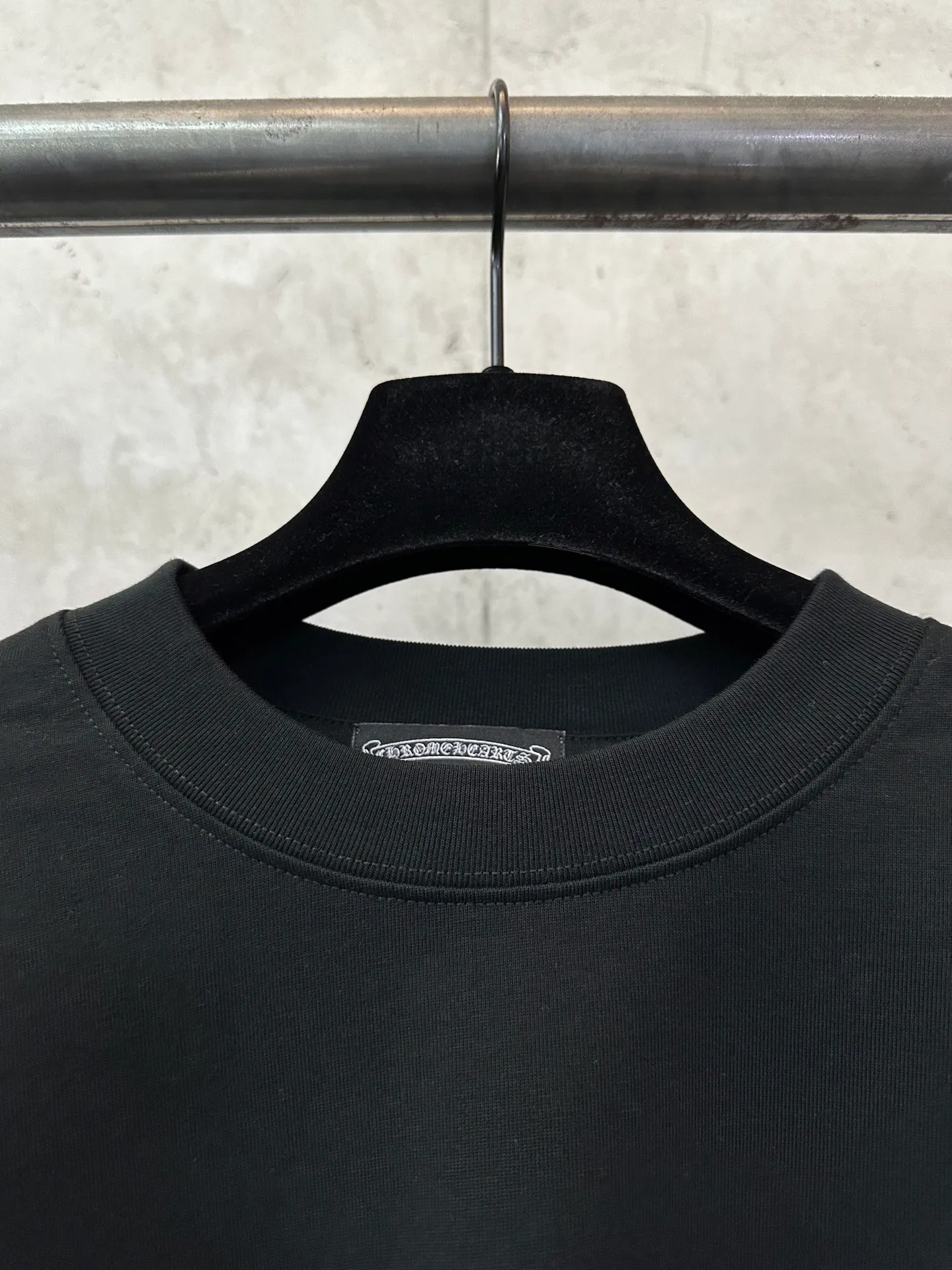 P320 Chrome Hearts 25ss Horseshoe Sanskrit flag printed round neck long-sleeved T-shirt. Fabric is high-definition, super heavyweight cotton, double yarn compact Xinjiang cotton. Weight: 320 grams. Clean cloth. Clear texture. Tight feel. Stiff. High color fastness. No deformation. No discoloration. Customized hardware. Thread. Accessories. Alignment. Same style for men and women. -Color: Black White -Size: XS S M L XL
